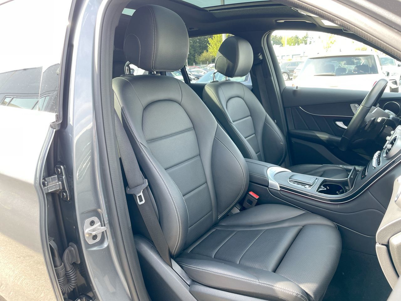 2022 Mercedes-Benz GLC300 in Richmond, British Columbia