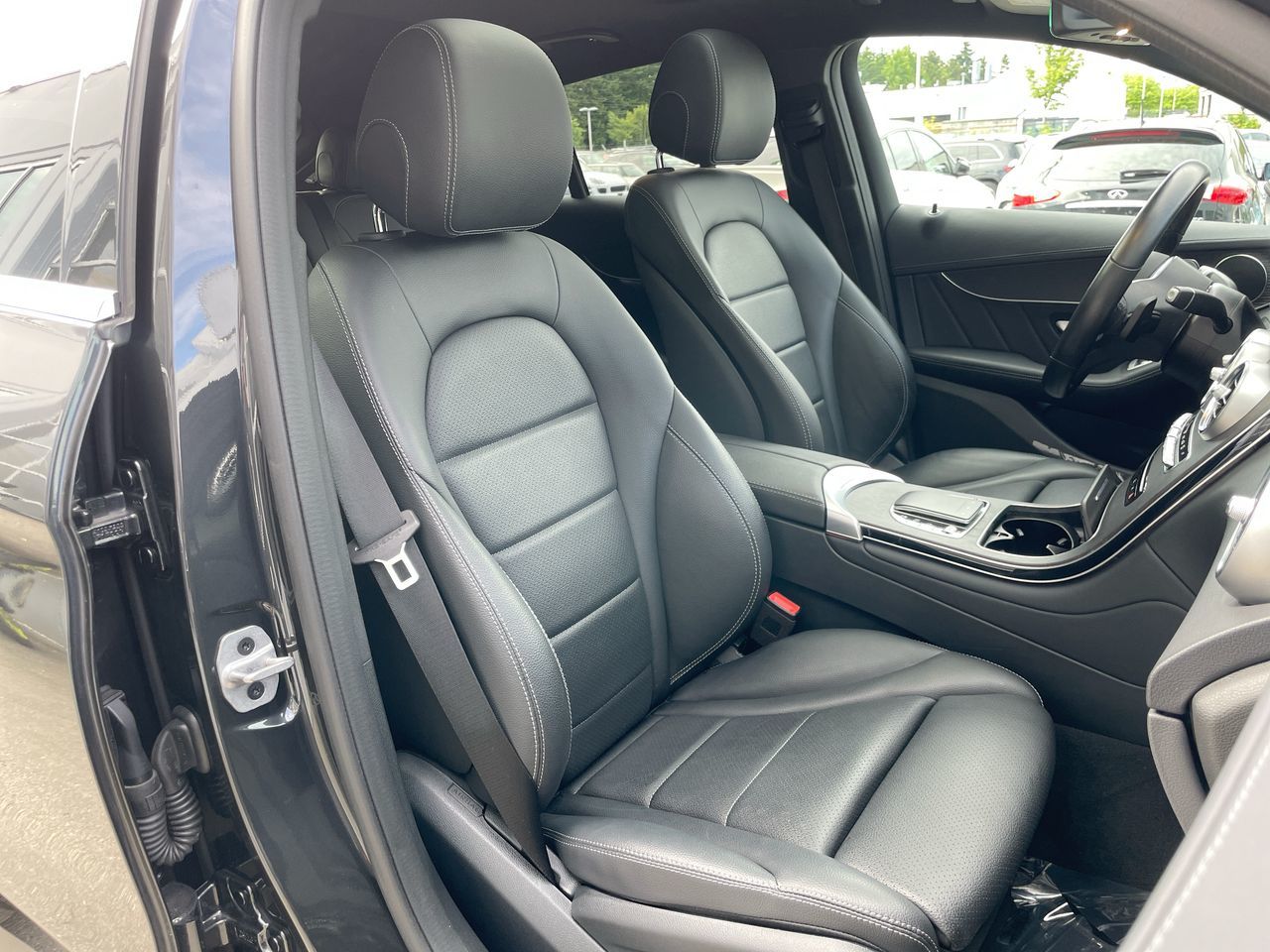 2022 Mercedes-Benz GLC300 in Richmond, British Columbia