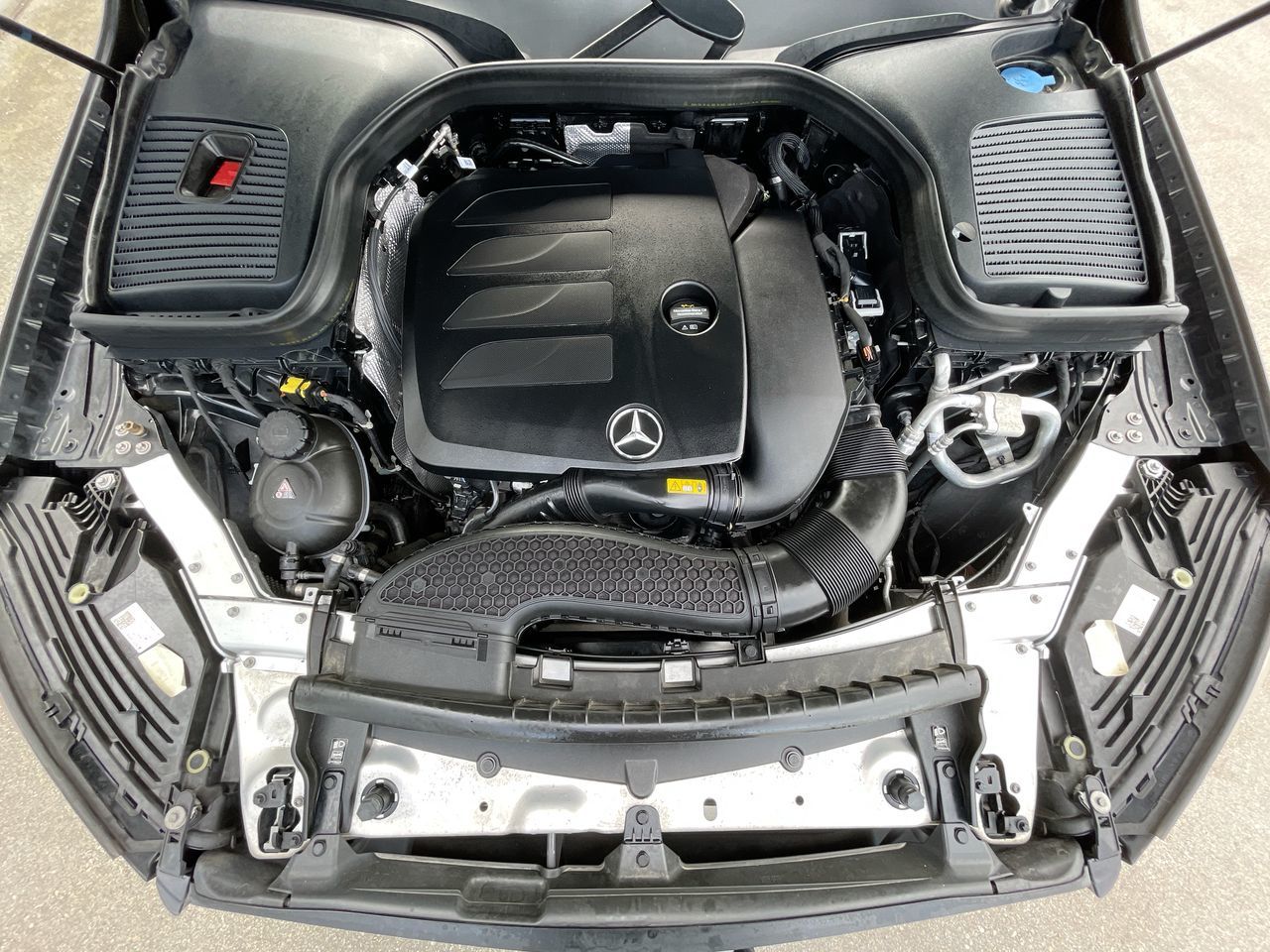 2022 Mercedes-Benz GLC300 in Richmond, British Columbia
