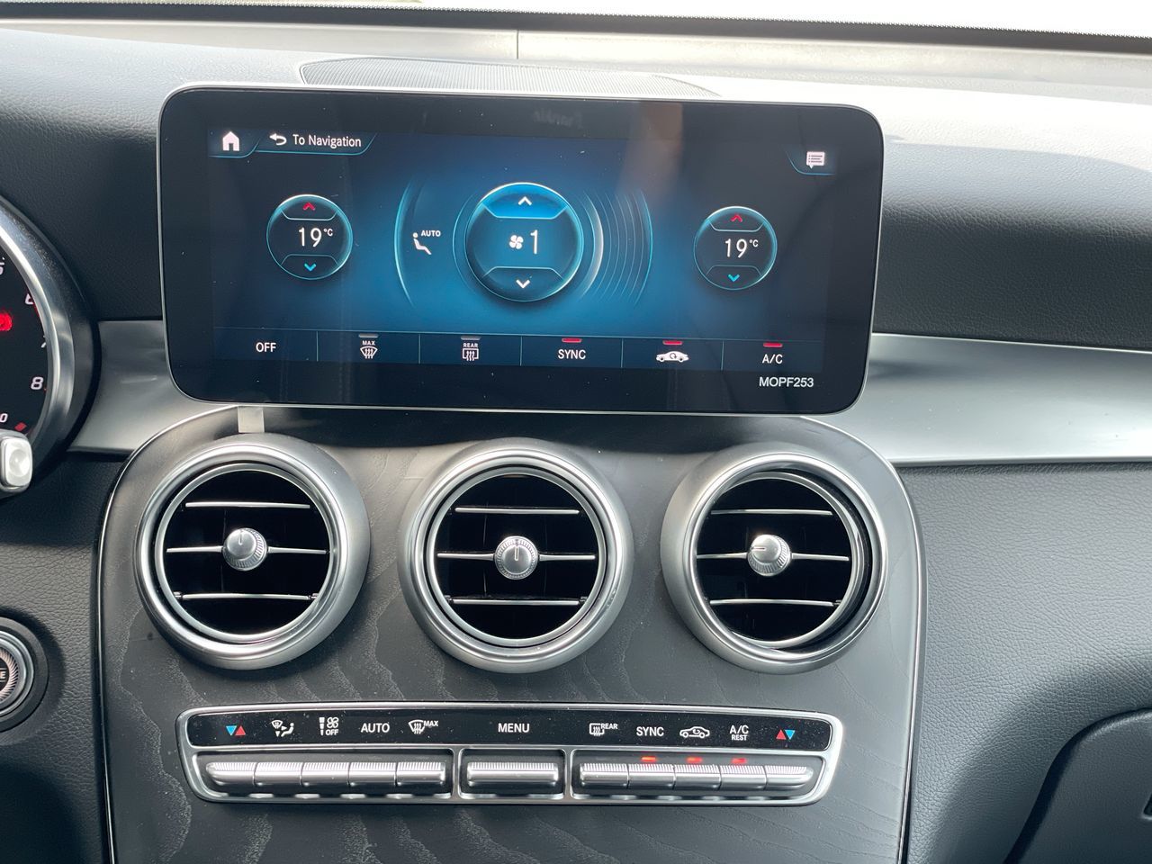 2022 Mercedes-Benz GLC300