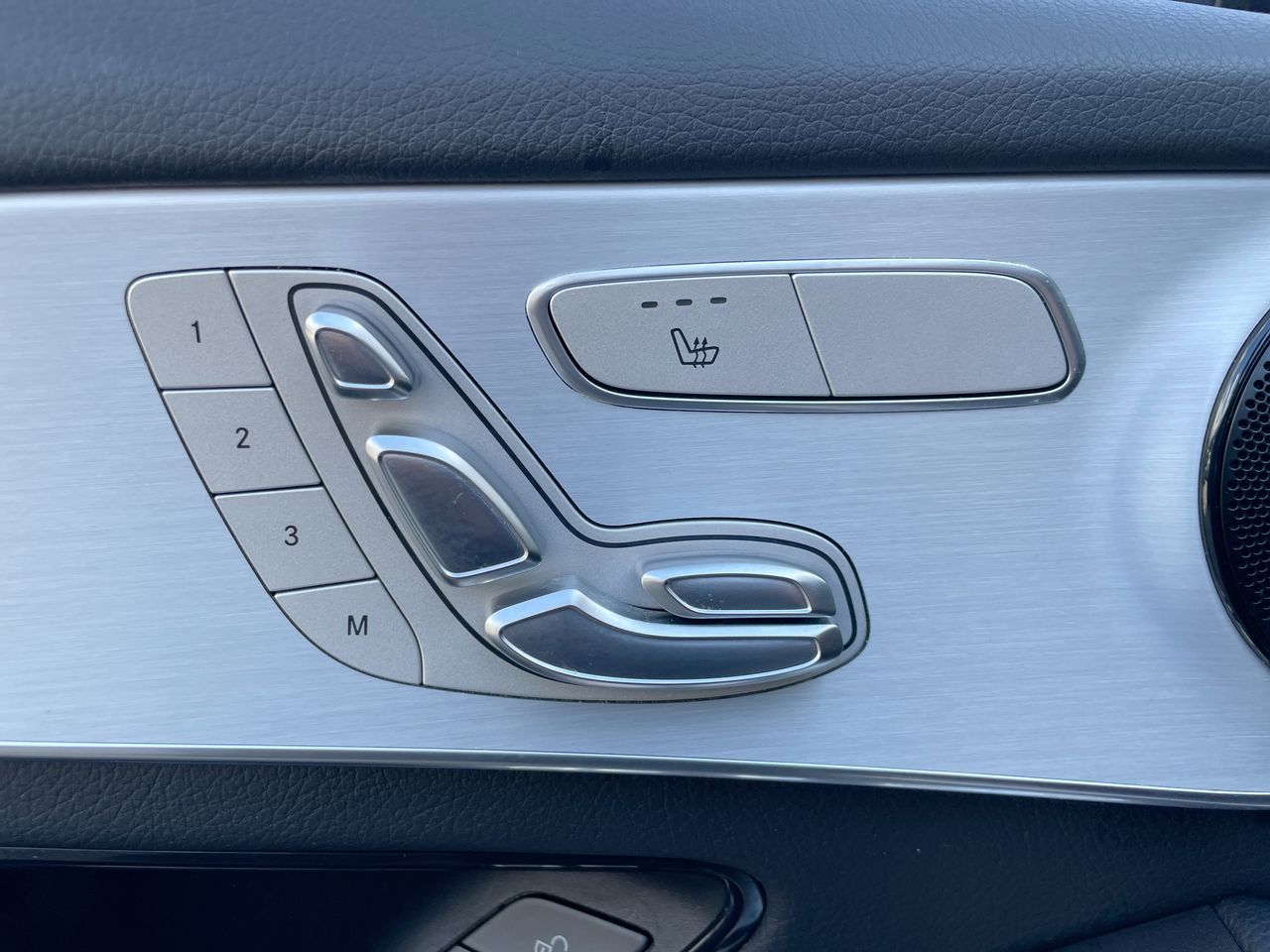 2022  GLC300