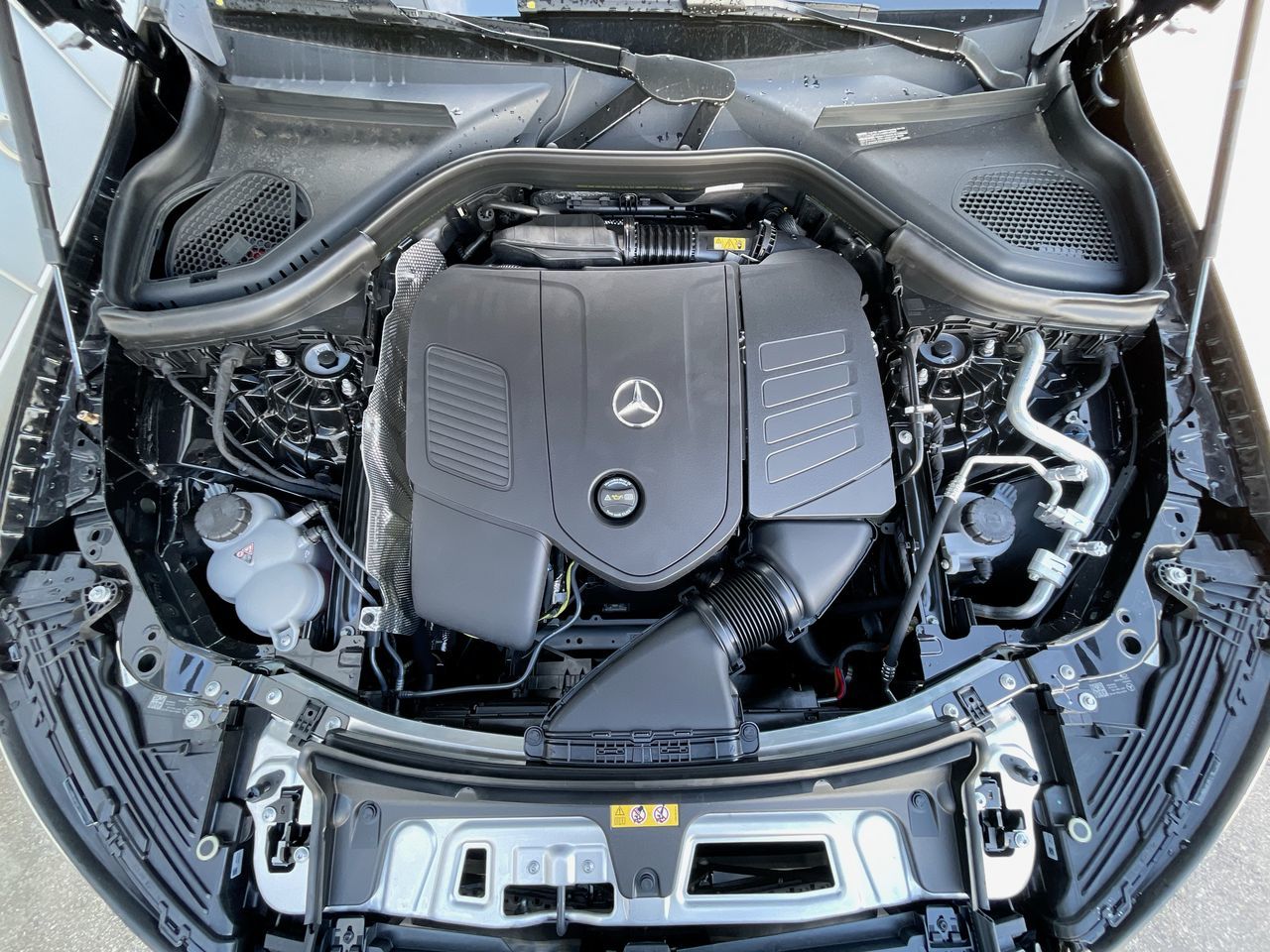 2025 Mercedes-Benz GLC300 in Richmond, British Columbia
