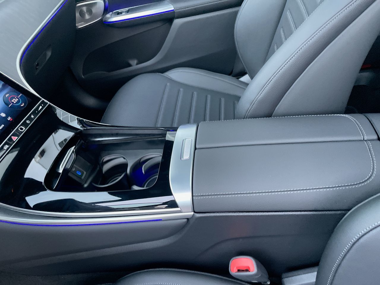 2025 Mercedes-Benz GLC300 in Richmond, British Columbia