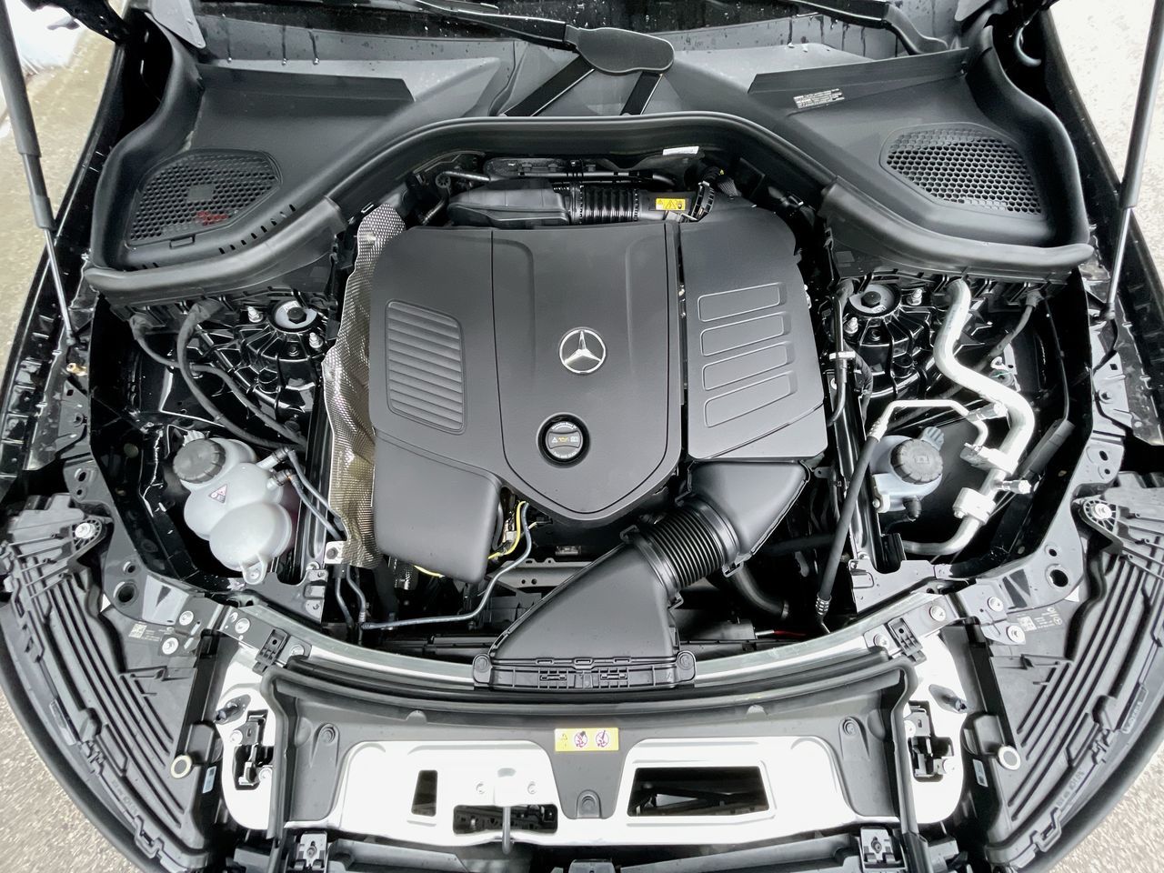 2025 Mercedes-Benz GLC300 in Richmond, British Columbia