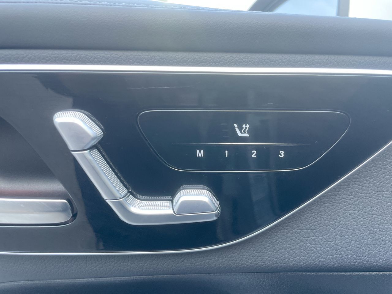 2025 Mercedes-Benz GLC300