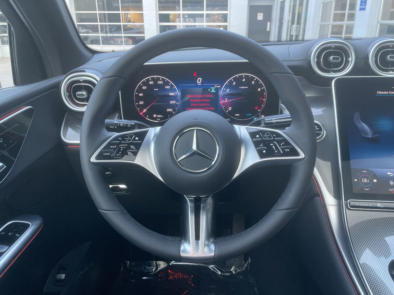 2025 Mercedes-Benz GLC300