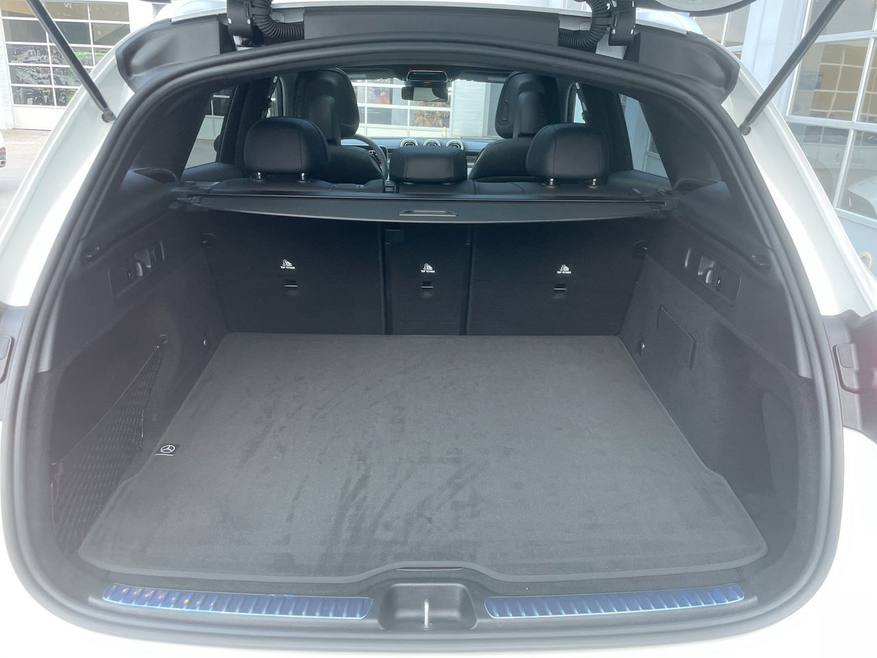 2025 Mercedes-Benz GLC300