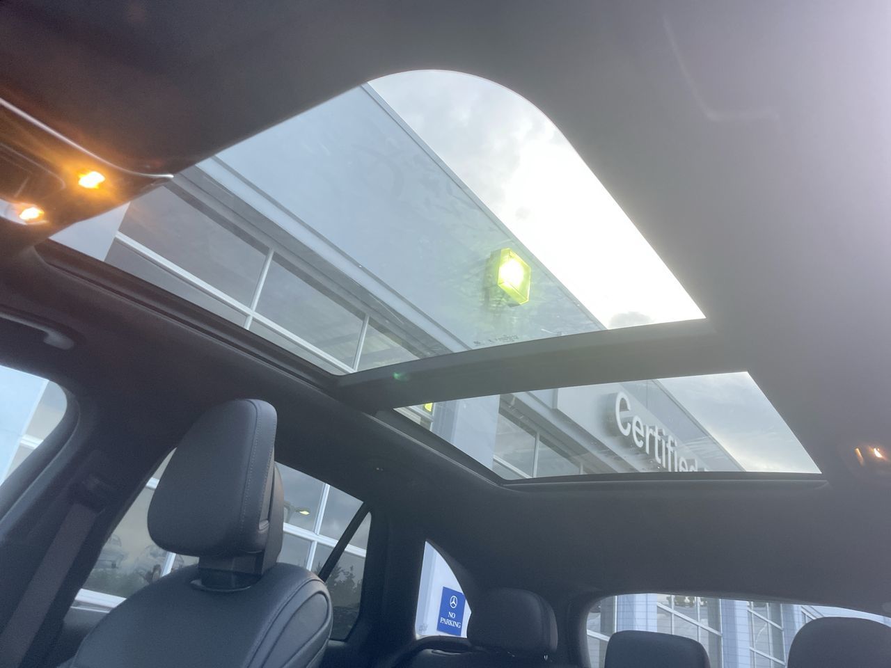 2025 Mercedes-Benz GLC300