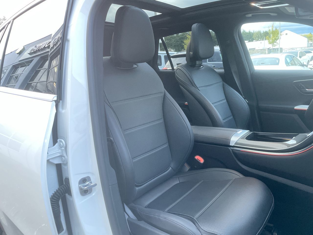 2025 Mercedes-Benz GLC300