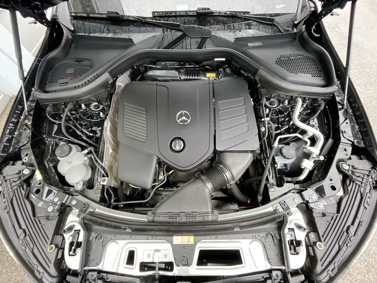 2025 Mercedes-Benz GLC300