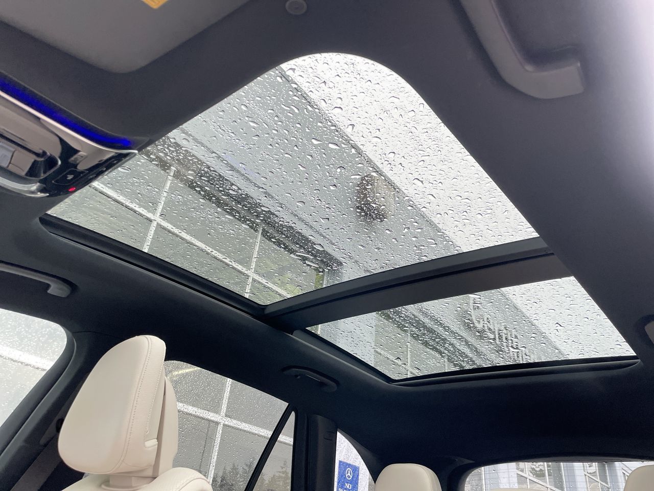 2025 Mercedes-Benz GLC300