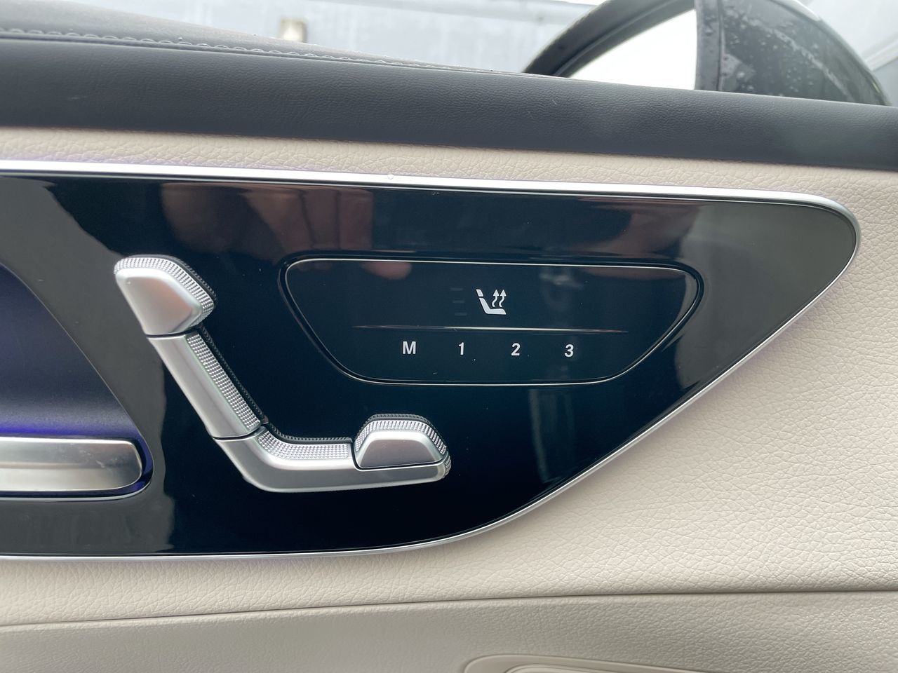 2025 Mercedes-Benz GLC300