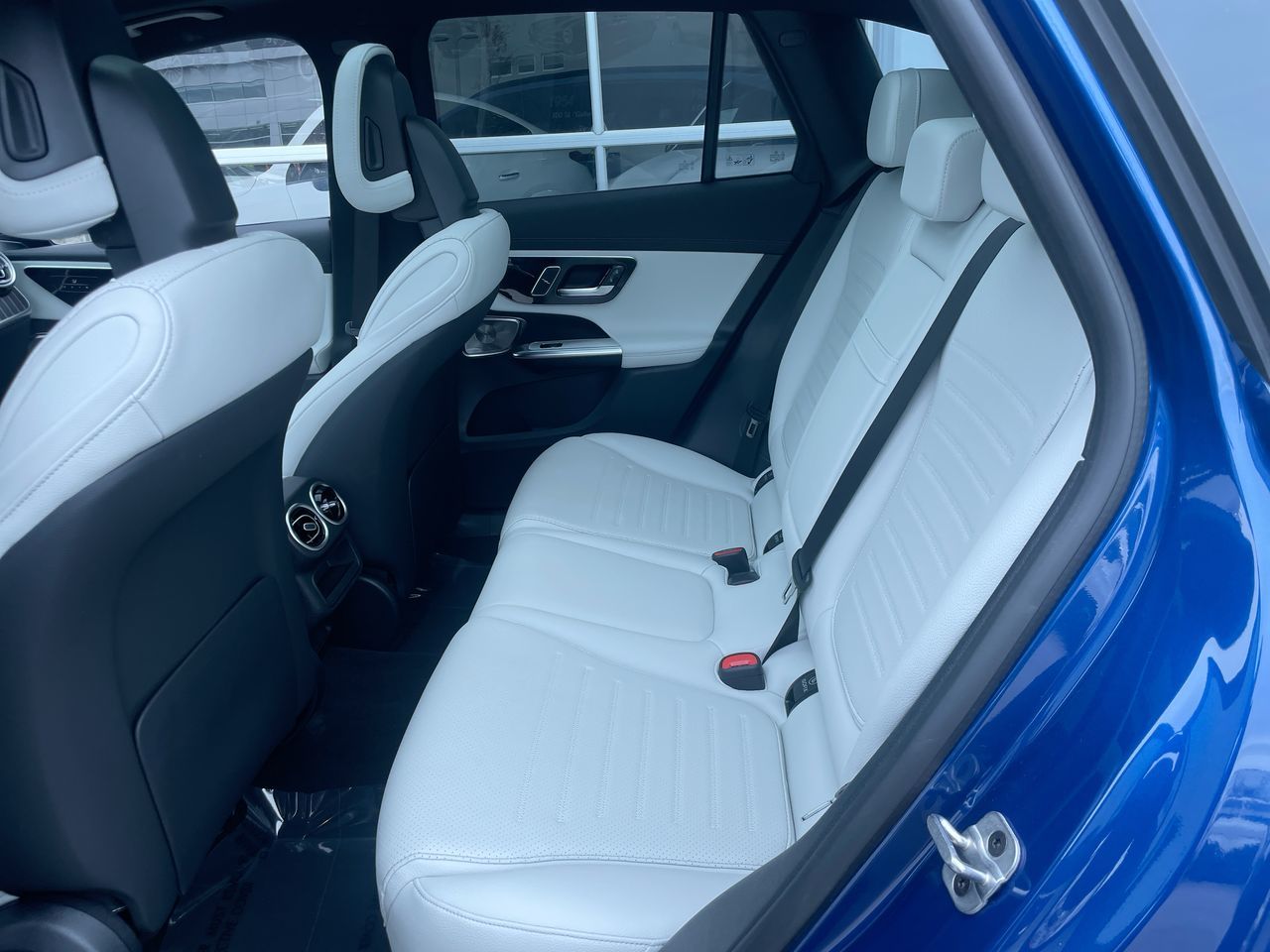 2025 Mercedes-Benz GLC300