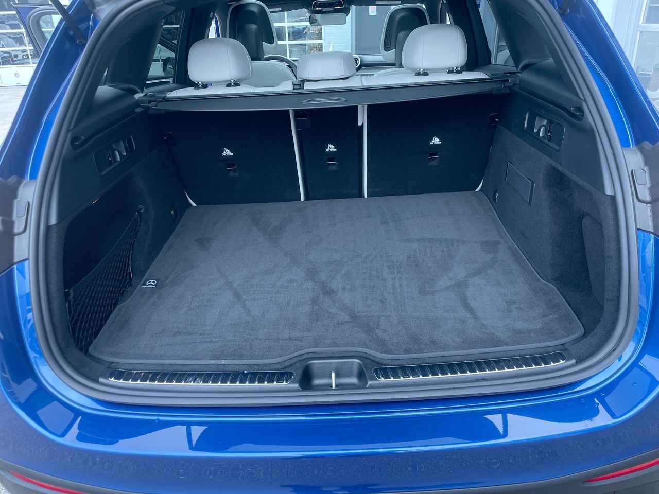 2025 Mercedes-Benz GLC300