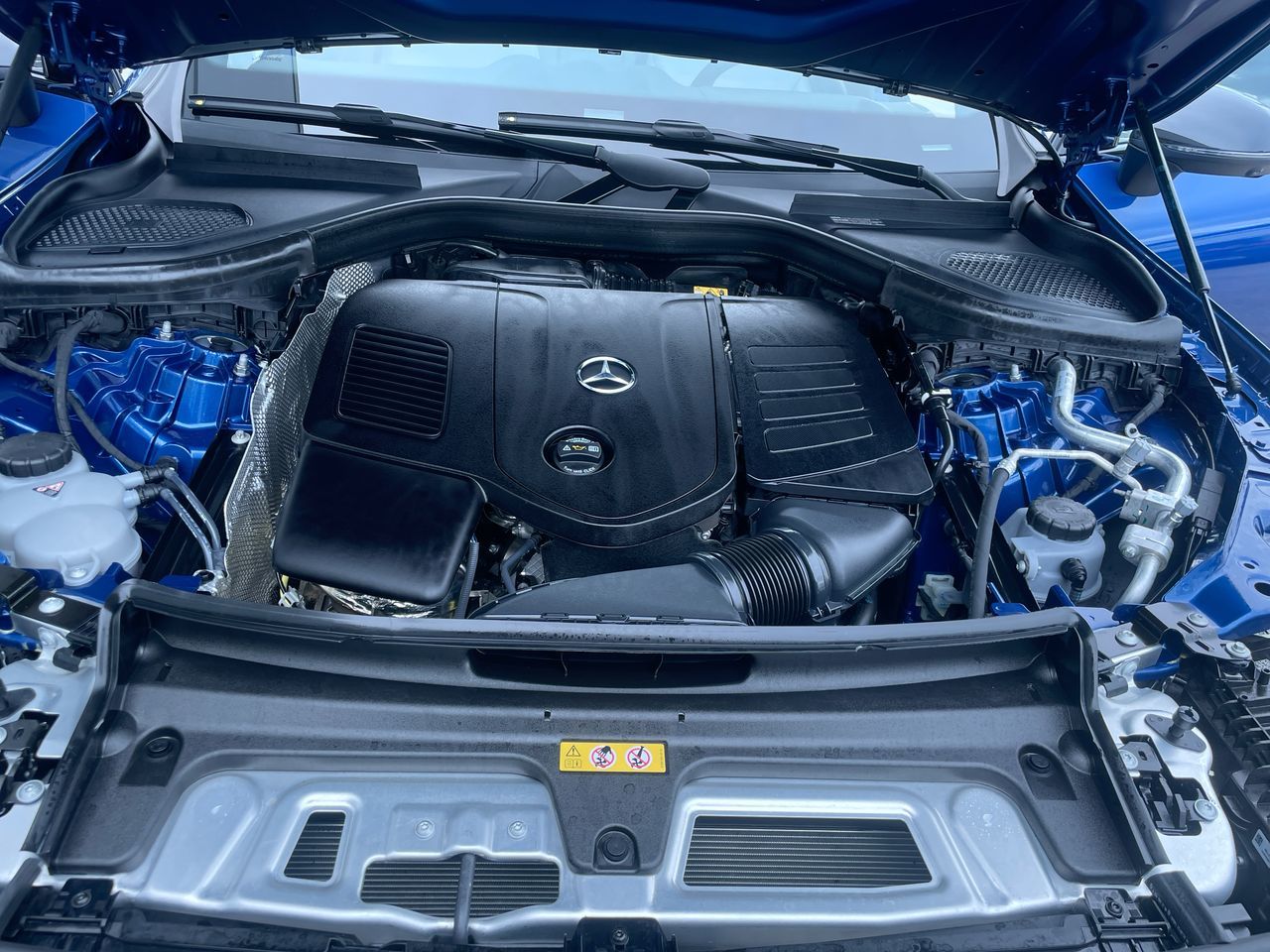 2025 Mercedes-Benz GLC300