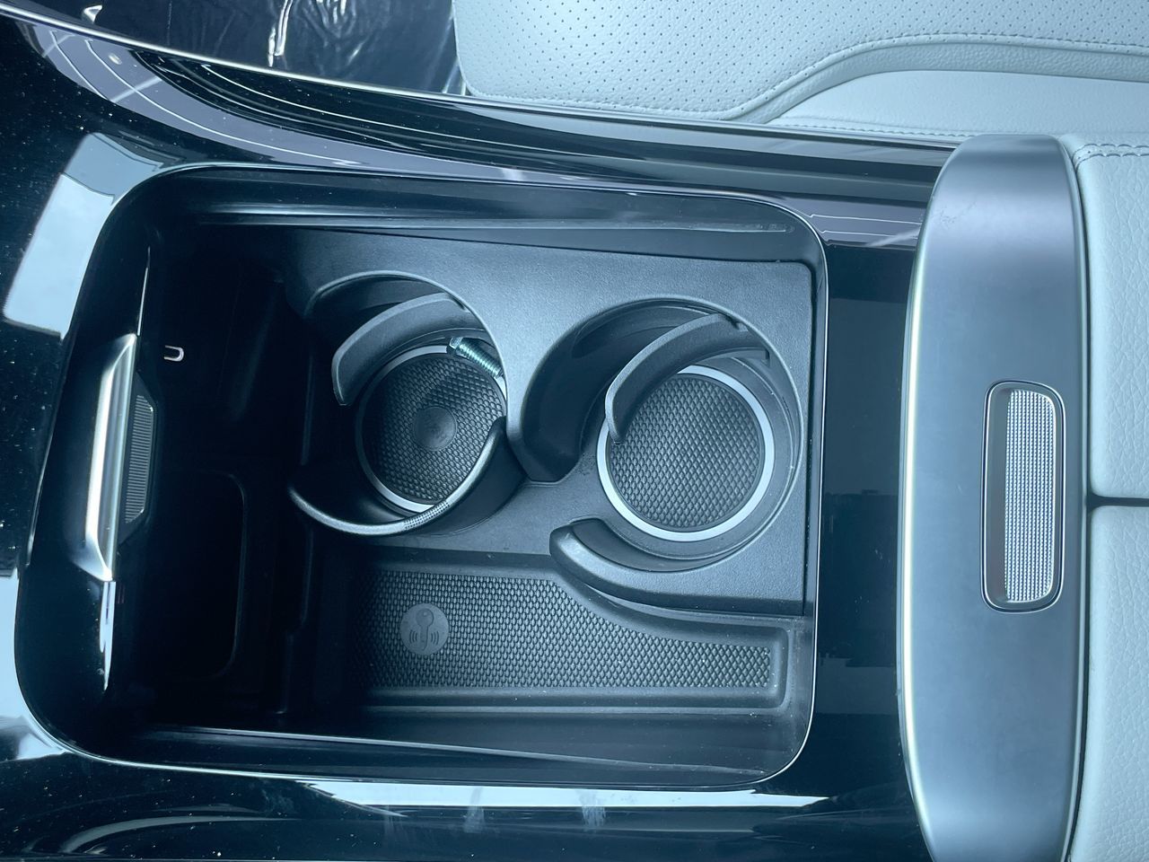 2025 Mercedes-Benz GLC300