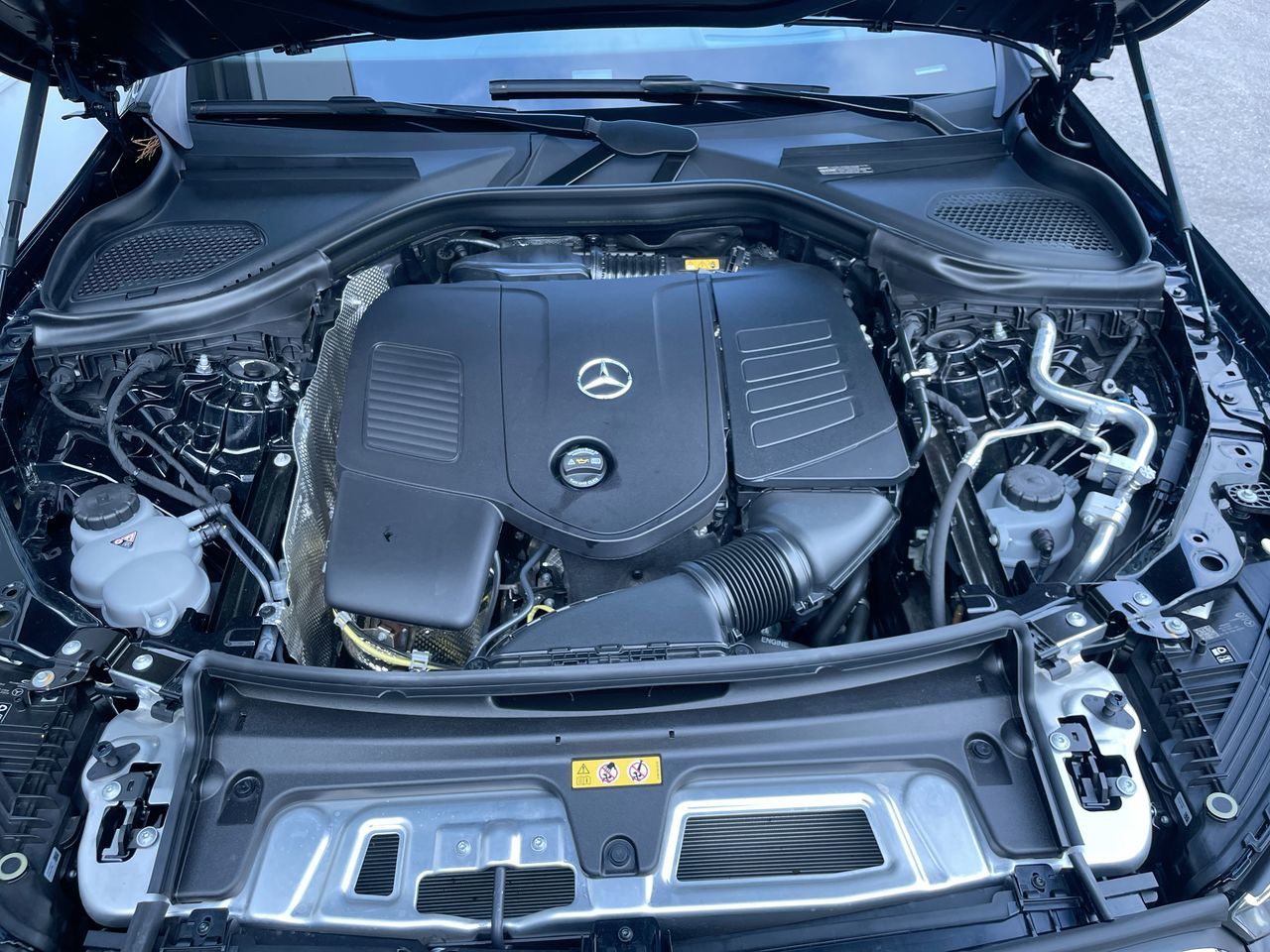 2025 Mercedes-Benz GLC300