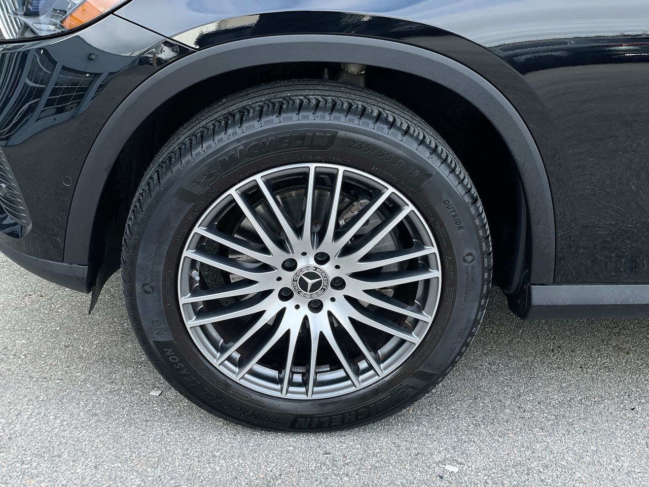 2025 Mercedes-Benz GLC300