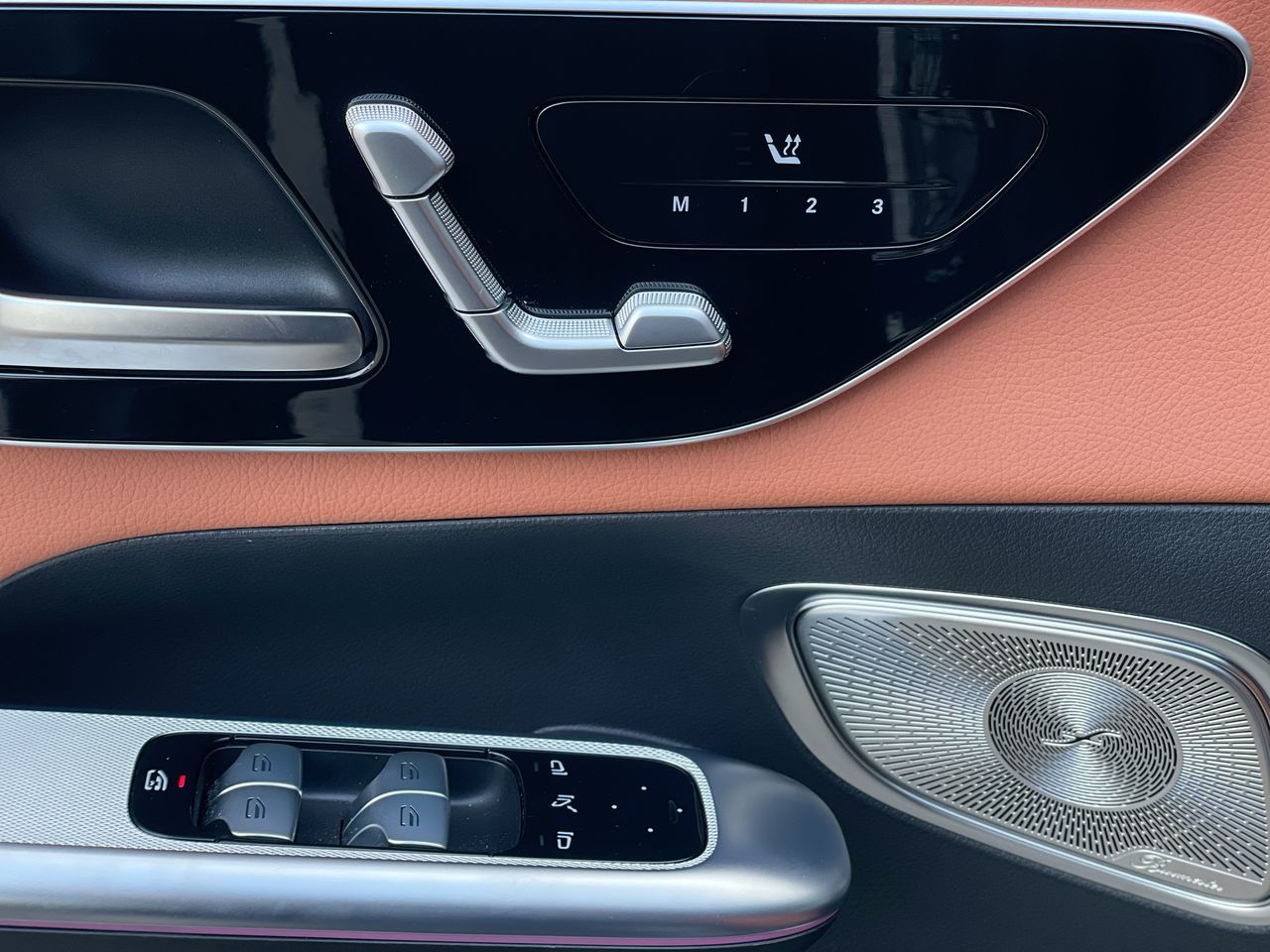 2025 Mercedes-Benz GLC300