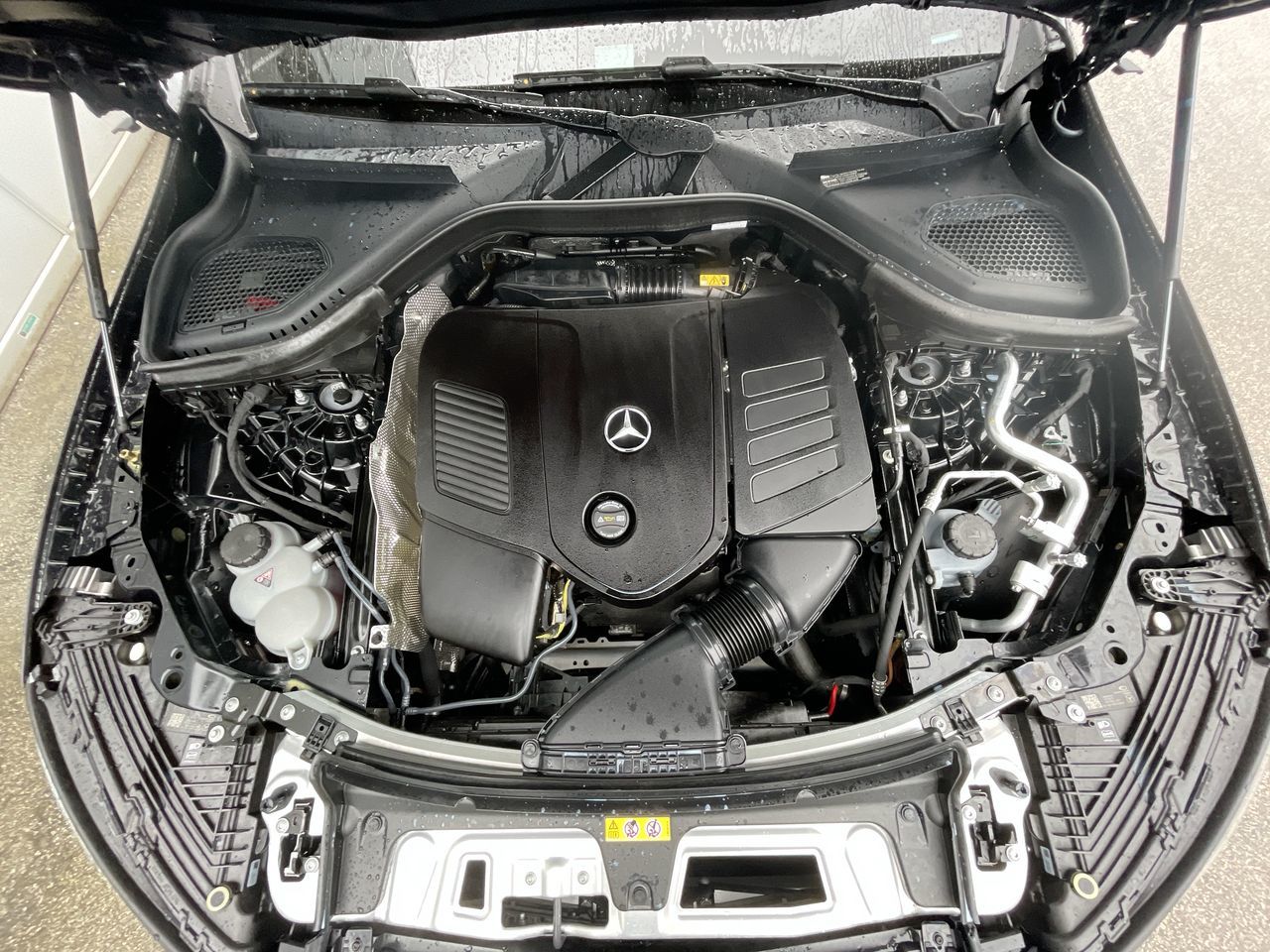 2025 Mercedes-Benz GLC300