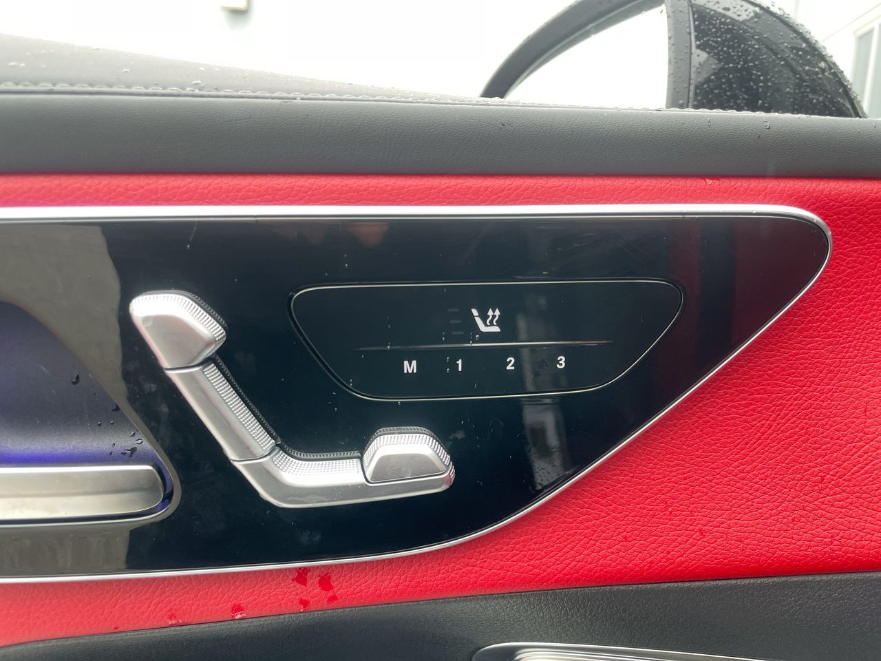 2025 Mercedes-Benz GLC300