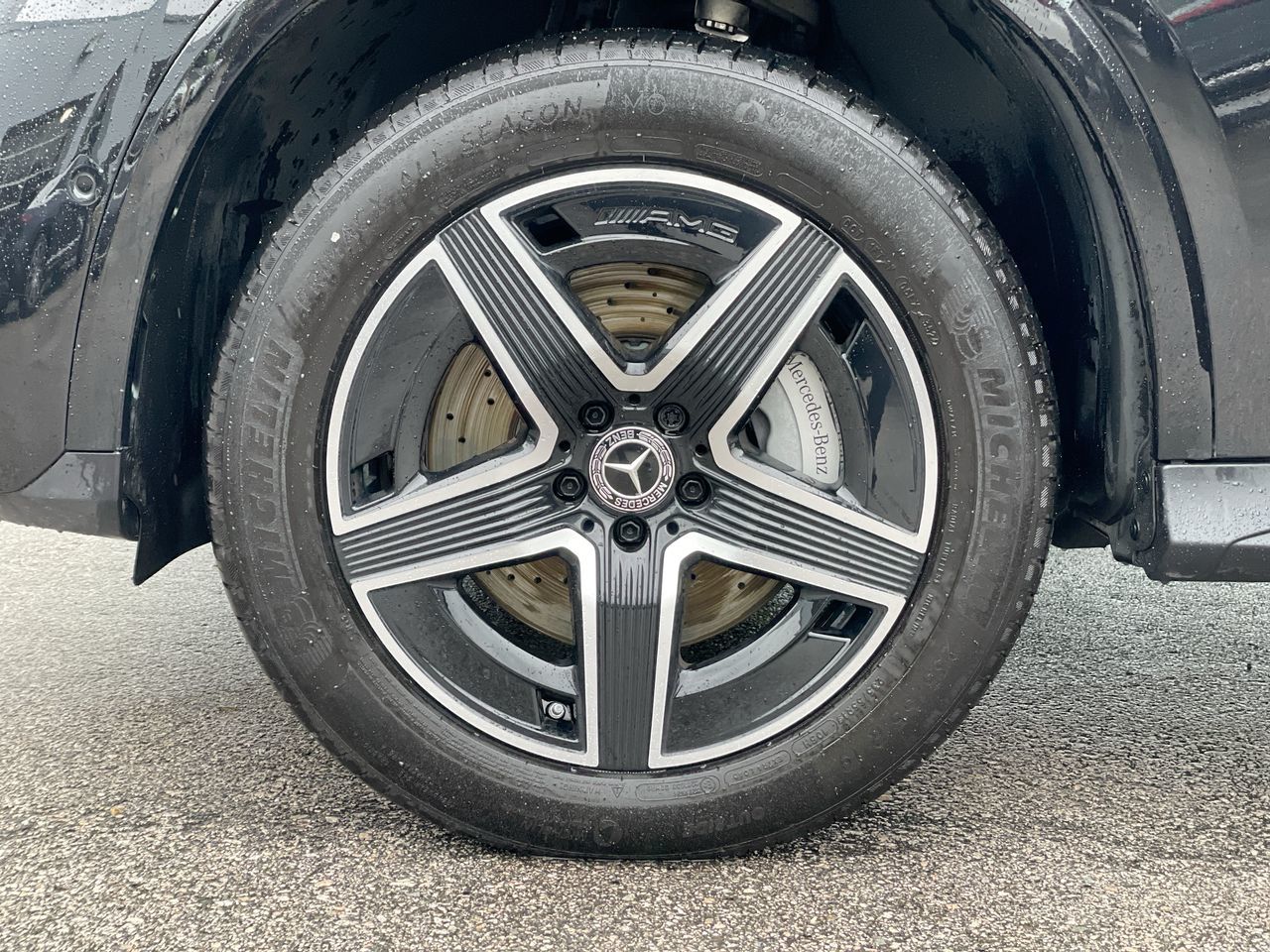 2025 Mercedes-Benz GLC300