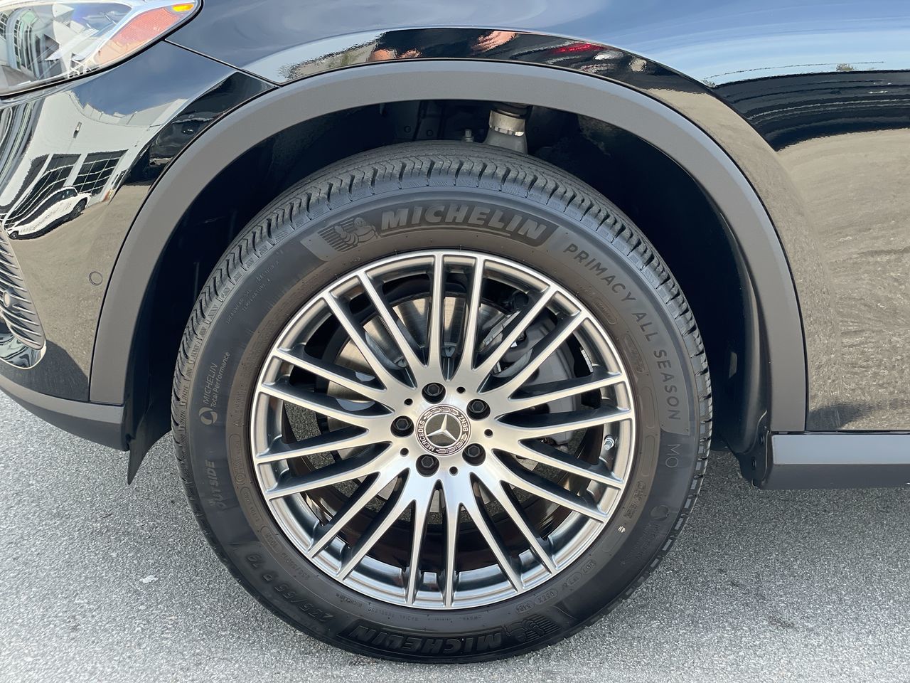 2025 Mercedes-Benz GLC300