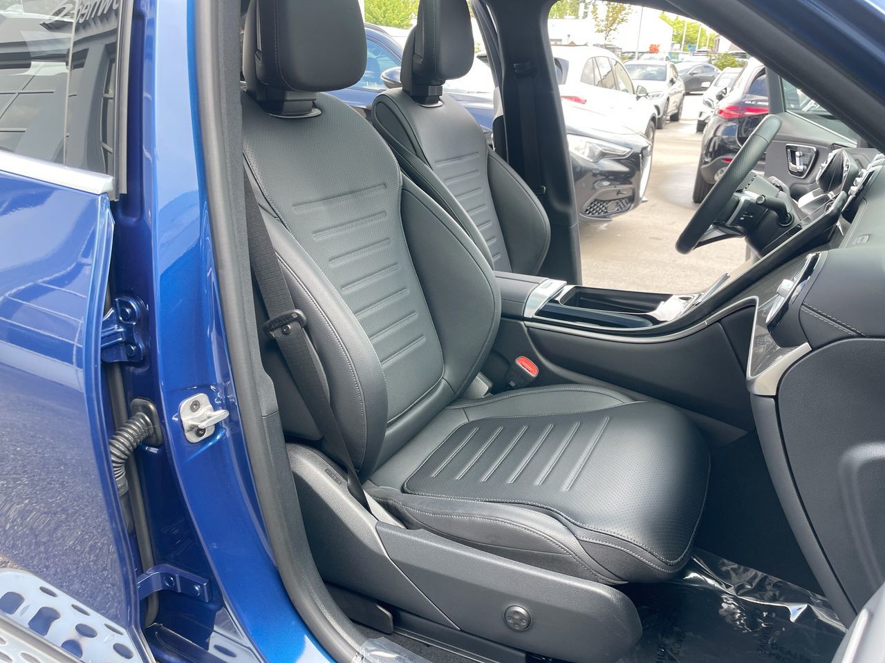 2025 Mercedes-Benz GLC300