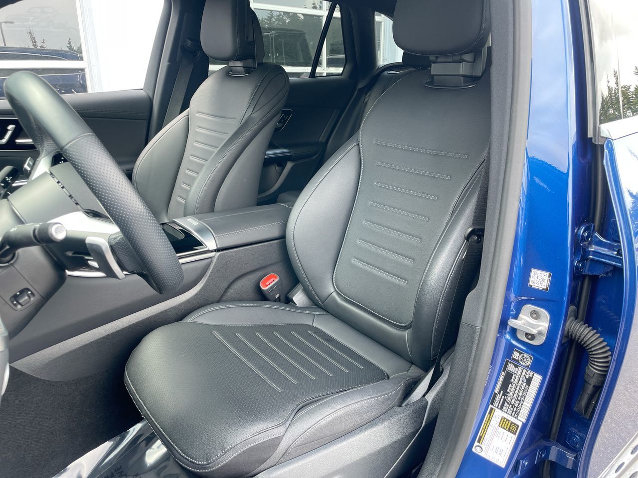2025 Mercedes-Benz GLC300