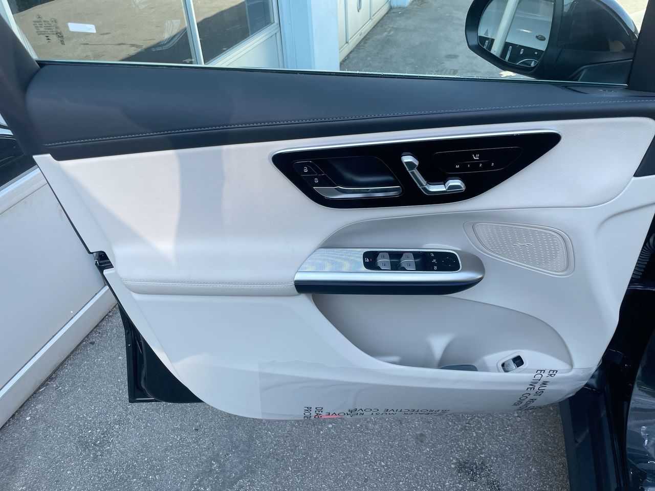 2025 Mercedes-Benz GLC300