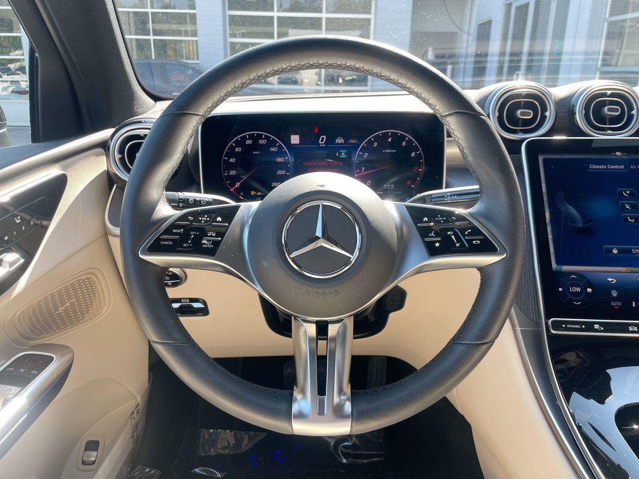 2025 Mercedes-Benz GLC300