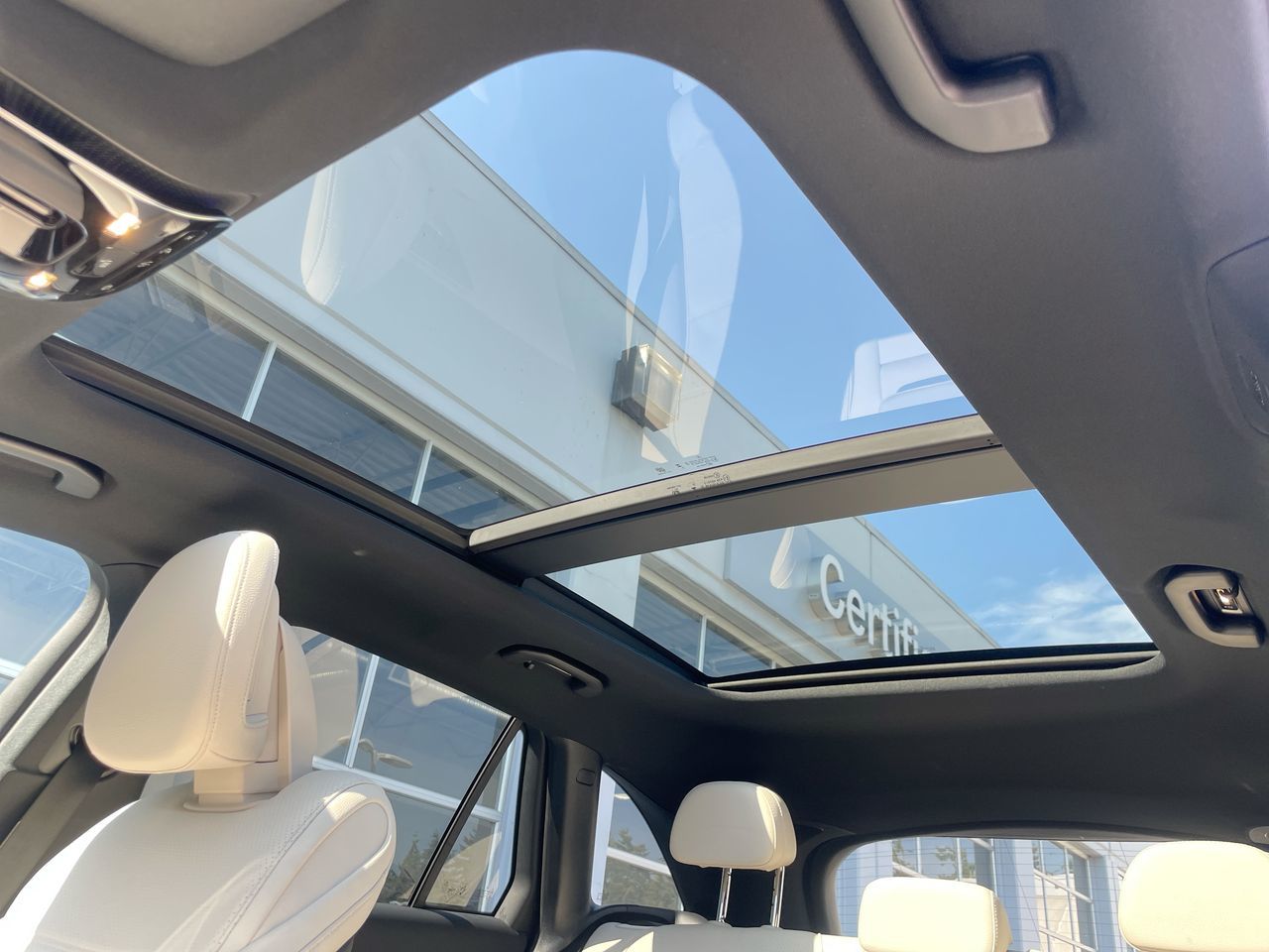 2025 Mercedes-Benz GLC300