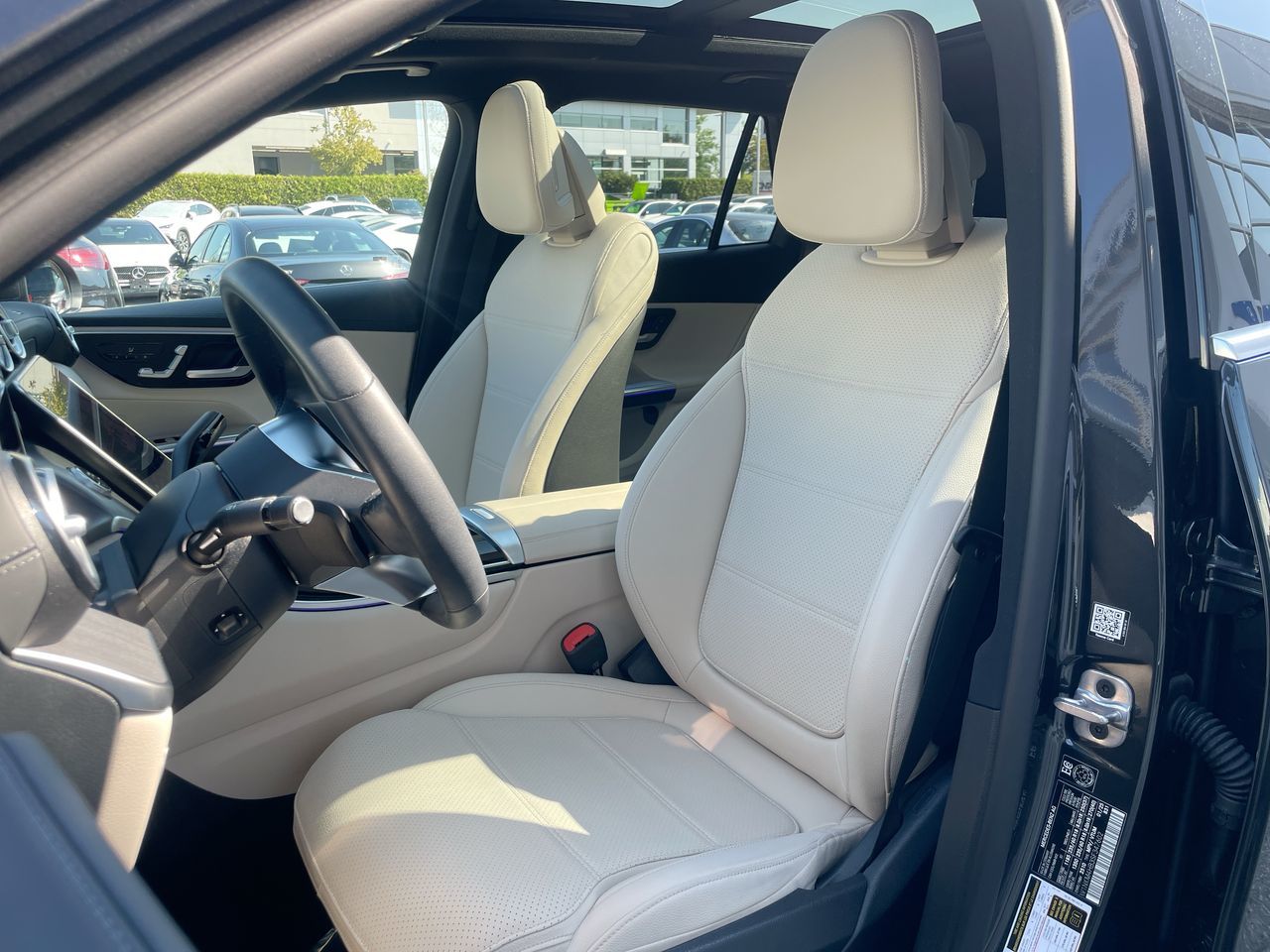 2025 Mercedes-Benz GLC300