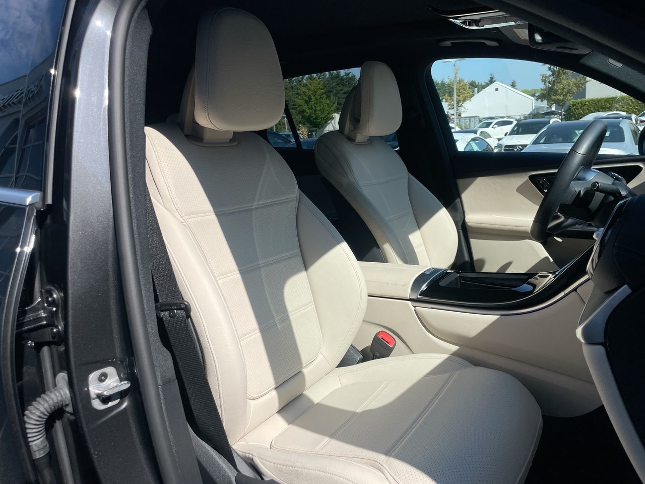 2025 Mercedes-Benz GLC300