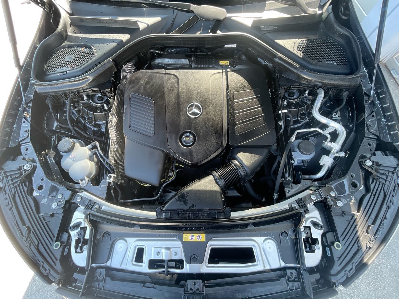 2025 Mercedes-Benz GLC300