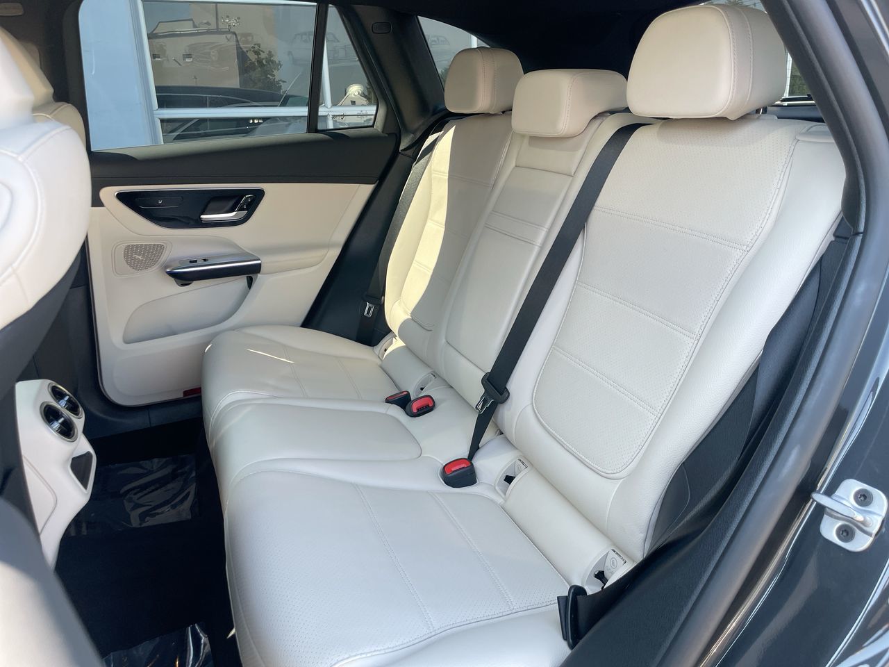 2025 Mercedes-Benz GLC300