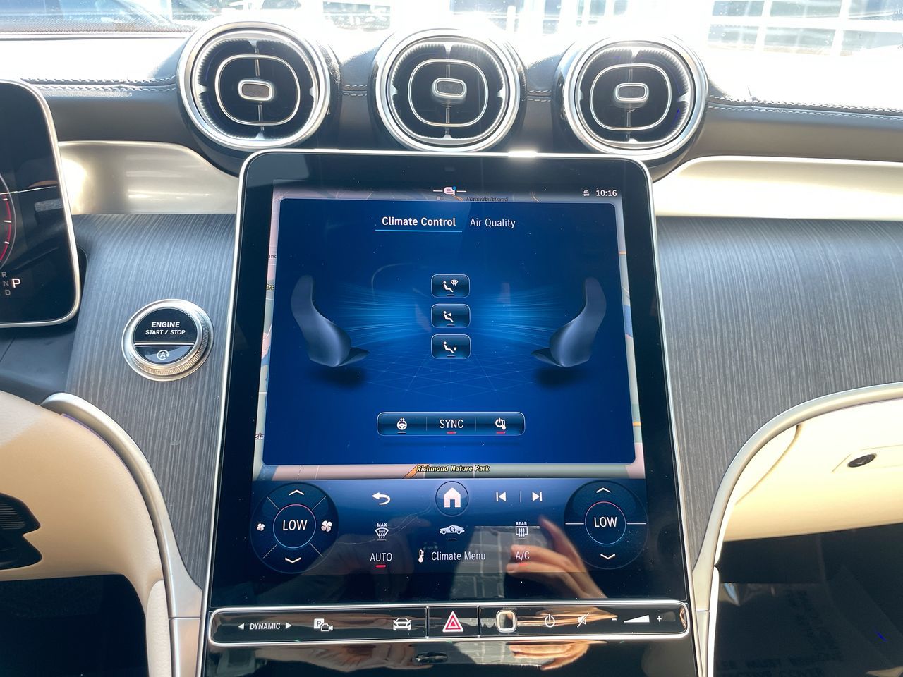 2025 Mercedes-Benz GLC300