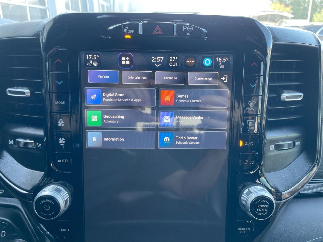2023 Ram RAM 1500 Crew Cab 4x4 (DT)