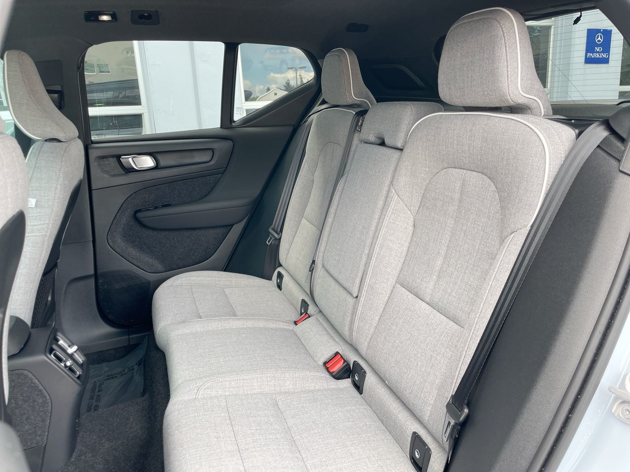 2025 Volvo EX40