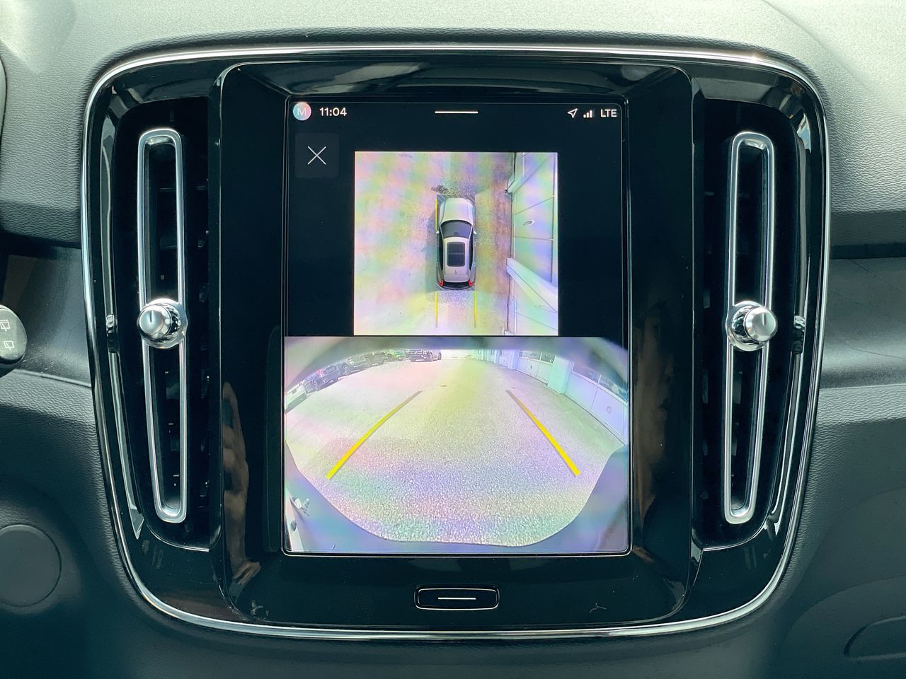 2025 Volvo EX40