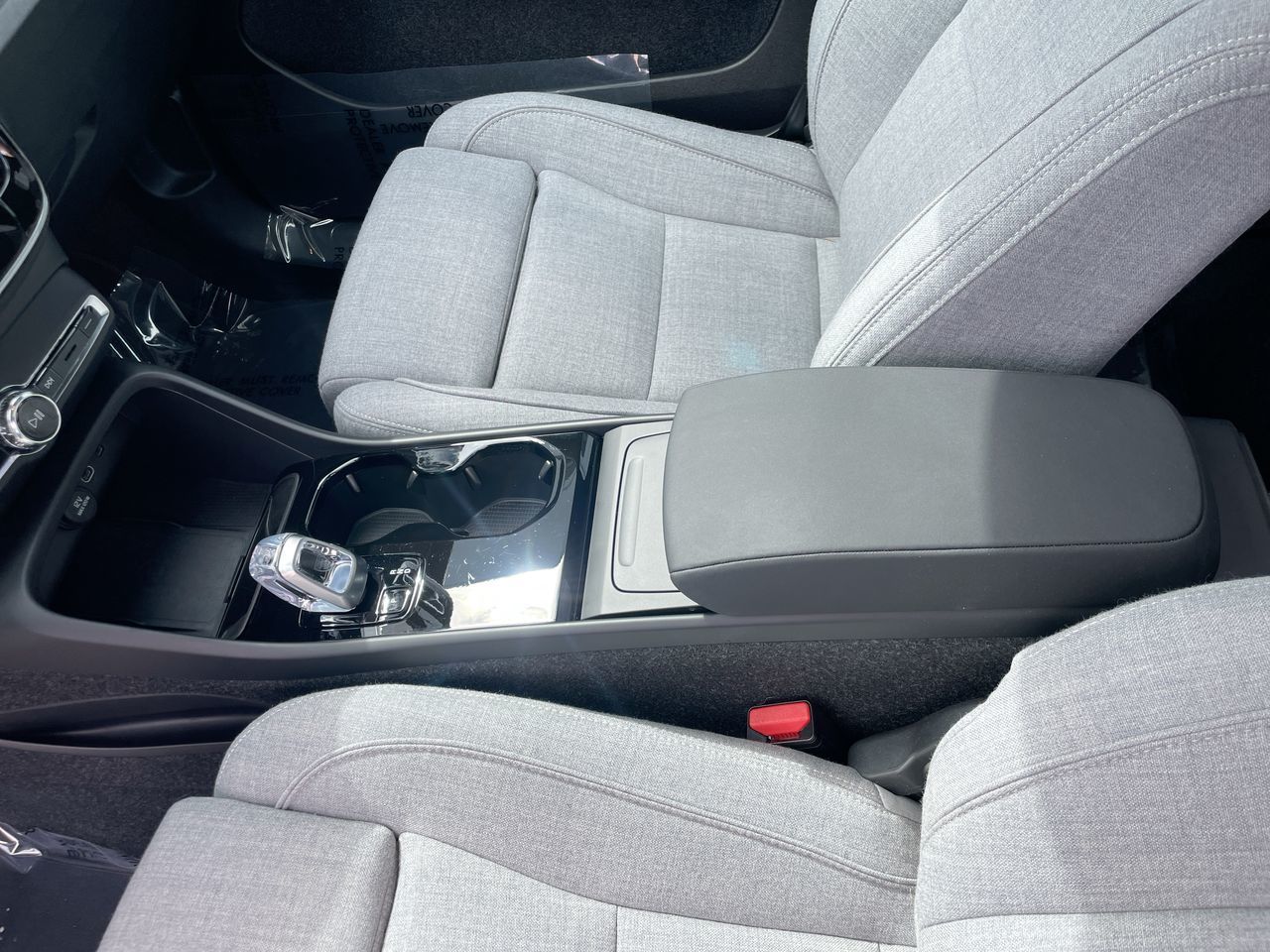 2025 Volvo EX40