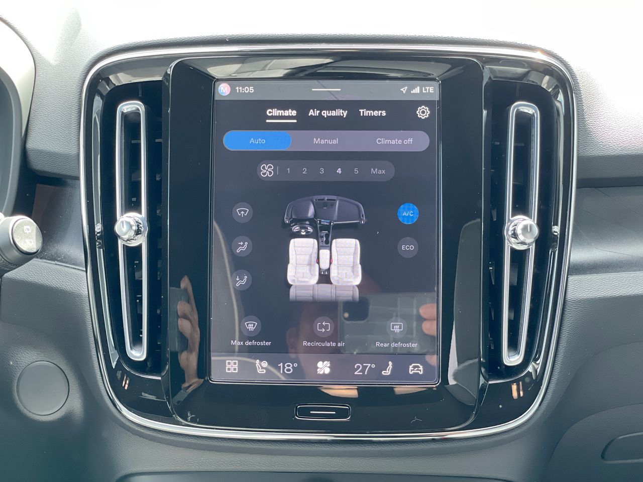 2025 Volvo EX40