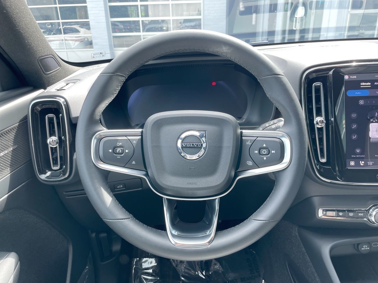 2025 Volvo EX40