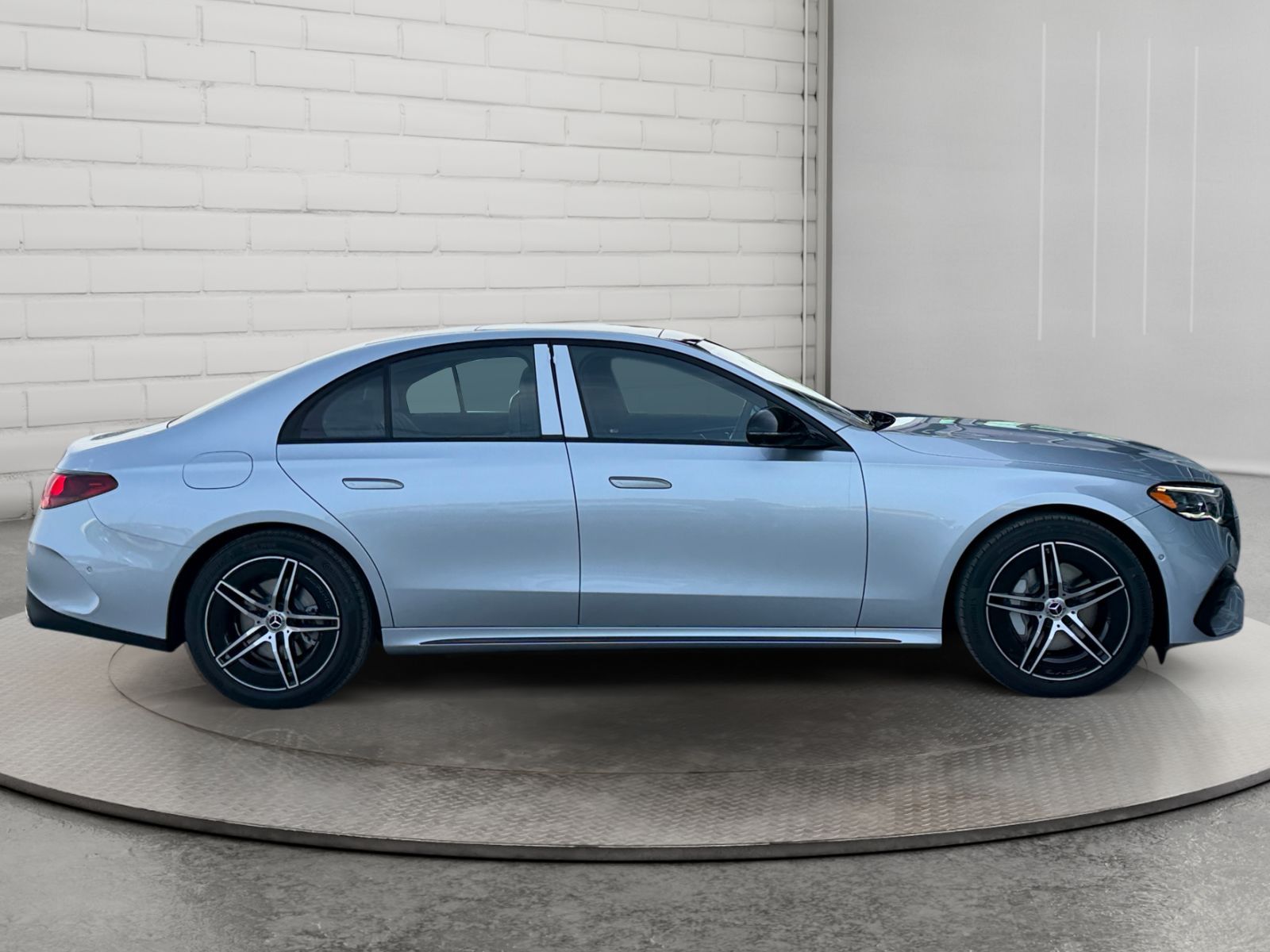 Photo 2027 Mercedes-Benz E-Class 350 4MATIC #4