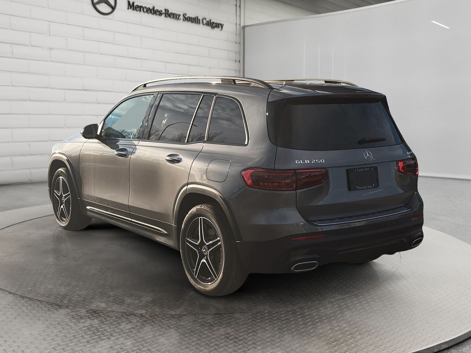 Photo 2026 Mercedes-Benz GLB 250 4MATIC SUV #4