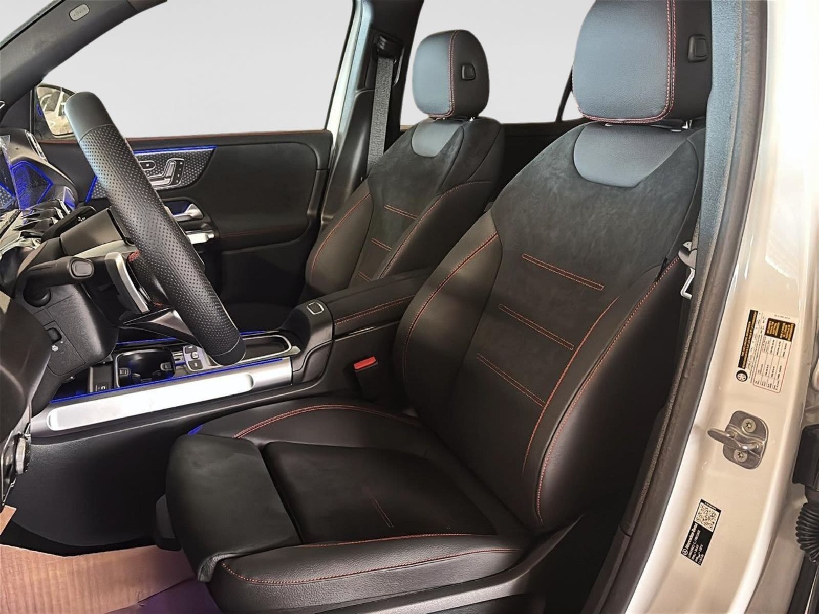 Photo 2026 Mercedes-Benz GLB 250 4MATIC SUV #8