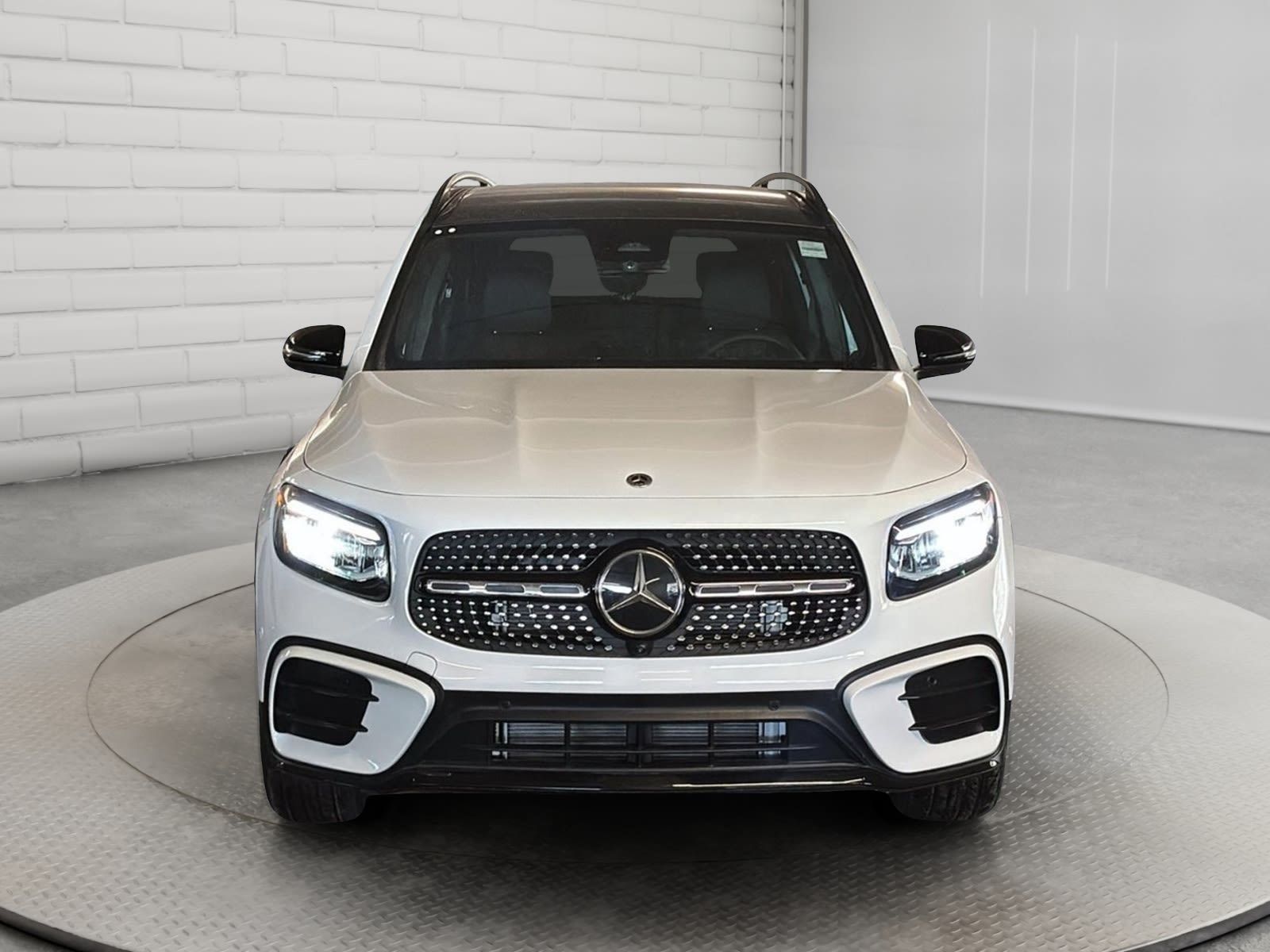 Photo 2026 Mercedes-Benz GLB 250 4MATIC SUV #2