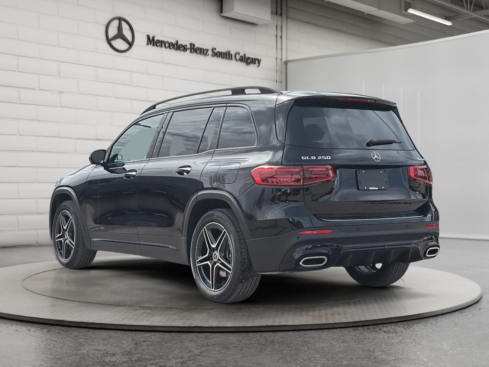 Photo 2026 Mercedes-Benz GLB 250 4MATIC SUV #4