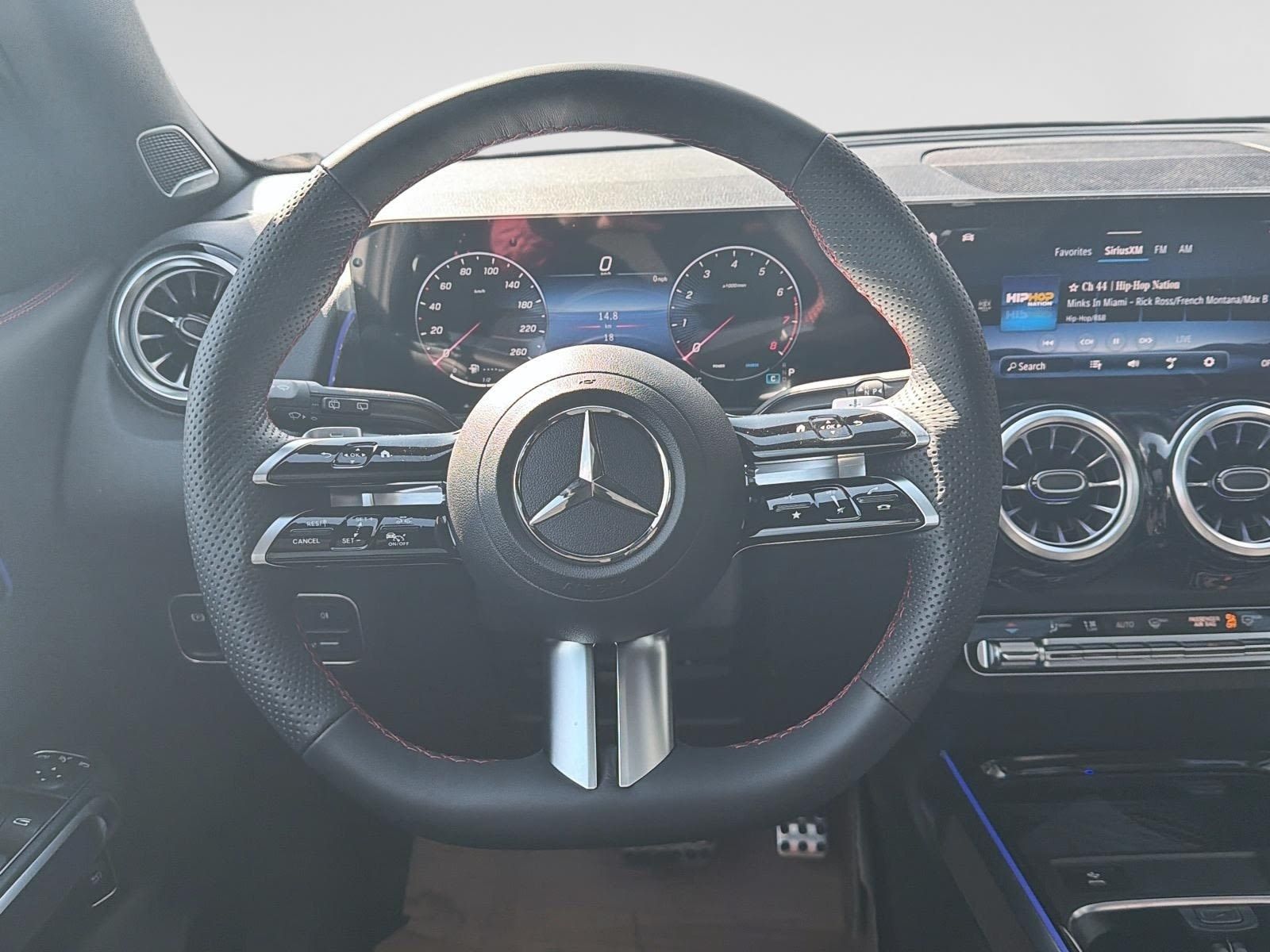Photo 2026 Mercedes-Benz GLB 250 4MATIC SUV #8
