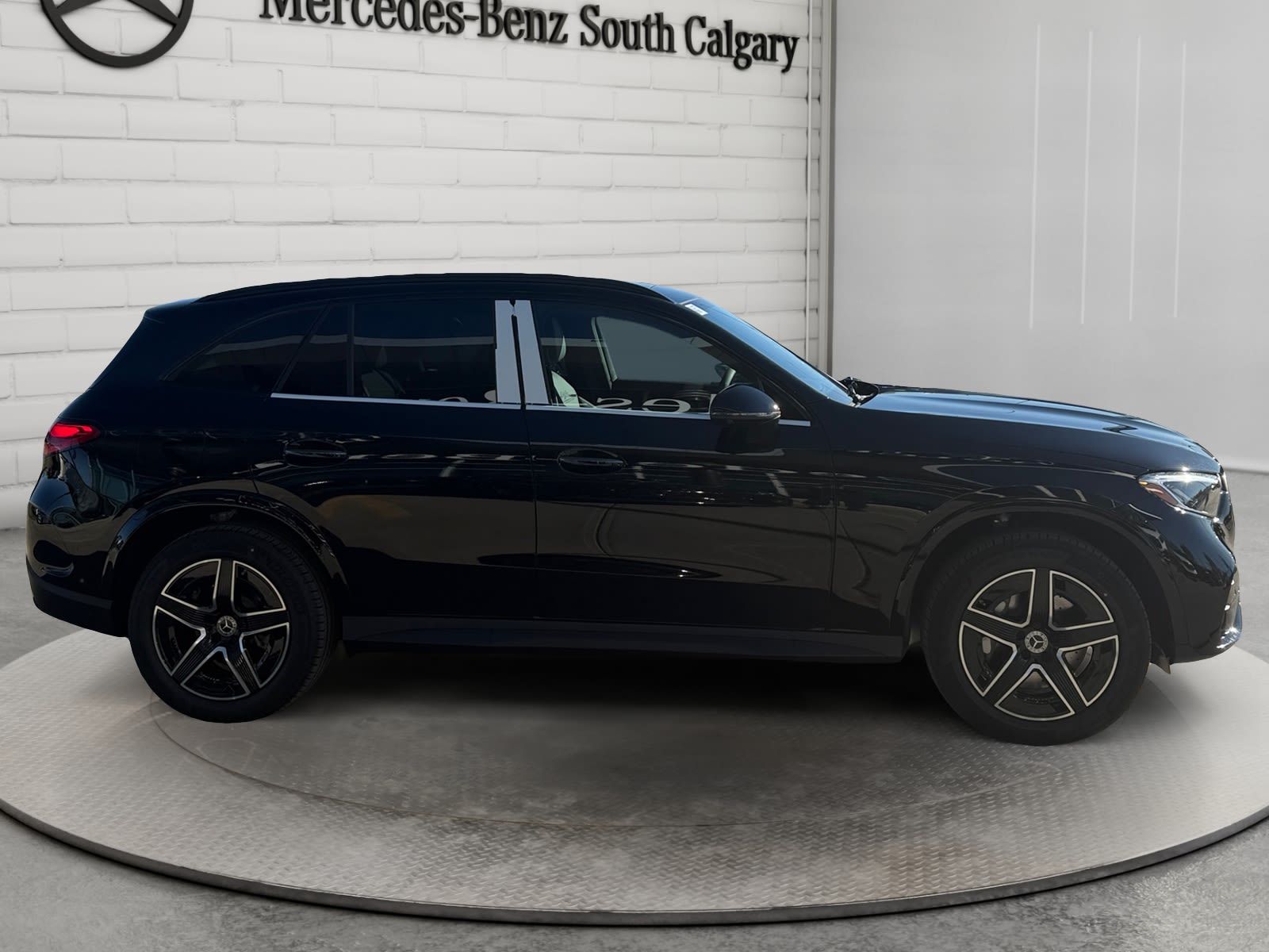 Photo 2027 Mercedes-Benz GLC 300 4MATIC SUV #4
